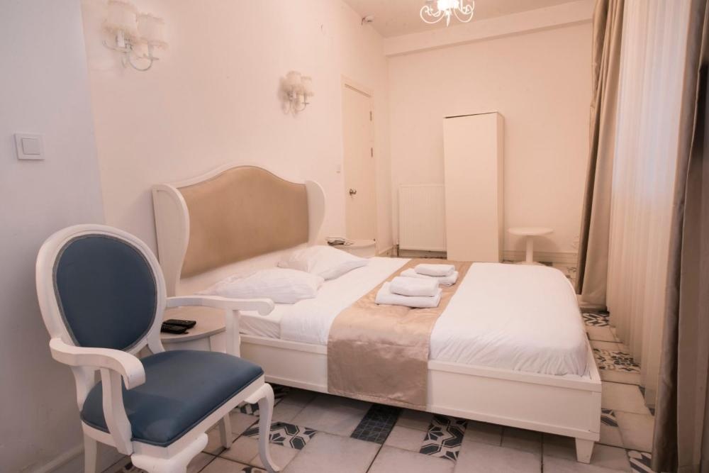 Room 1
